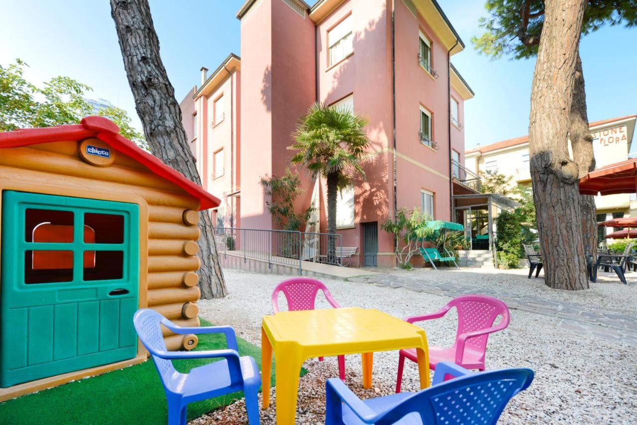 Hotel Flora Capri Cesenatico Exteriér fotografie
